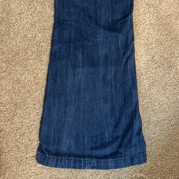 (Embroidered) Free People, Low-Waisted Flare Jeans, size 24 + Cool Back Pockets - Picture 7 of 8